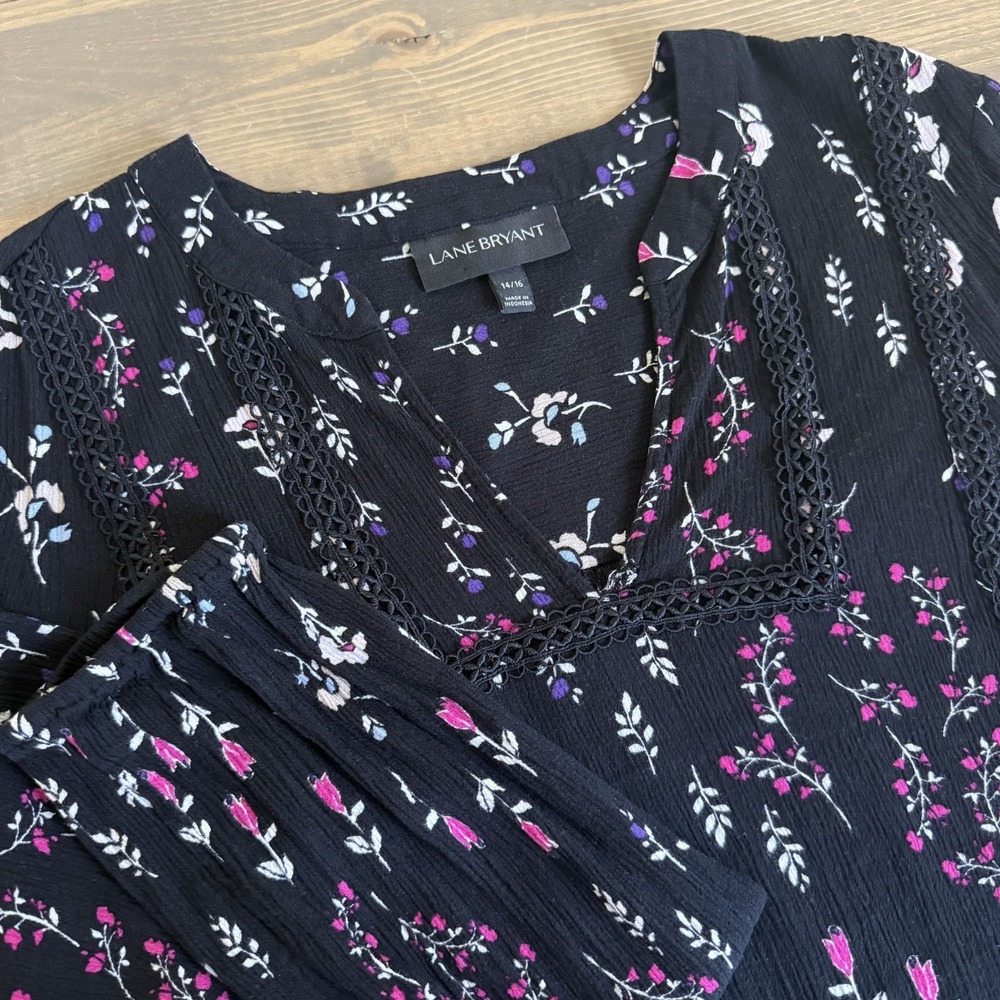 Lane Bryant Womens 14/16 Floral V-Neck Crochet Trim Long Sleeve Tunic Blouse Top